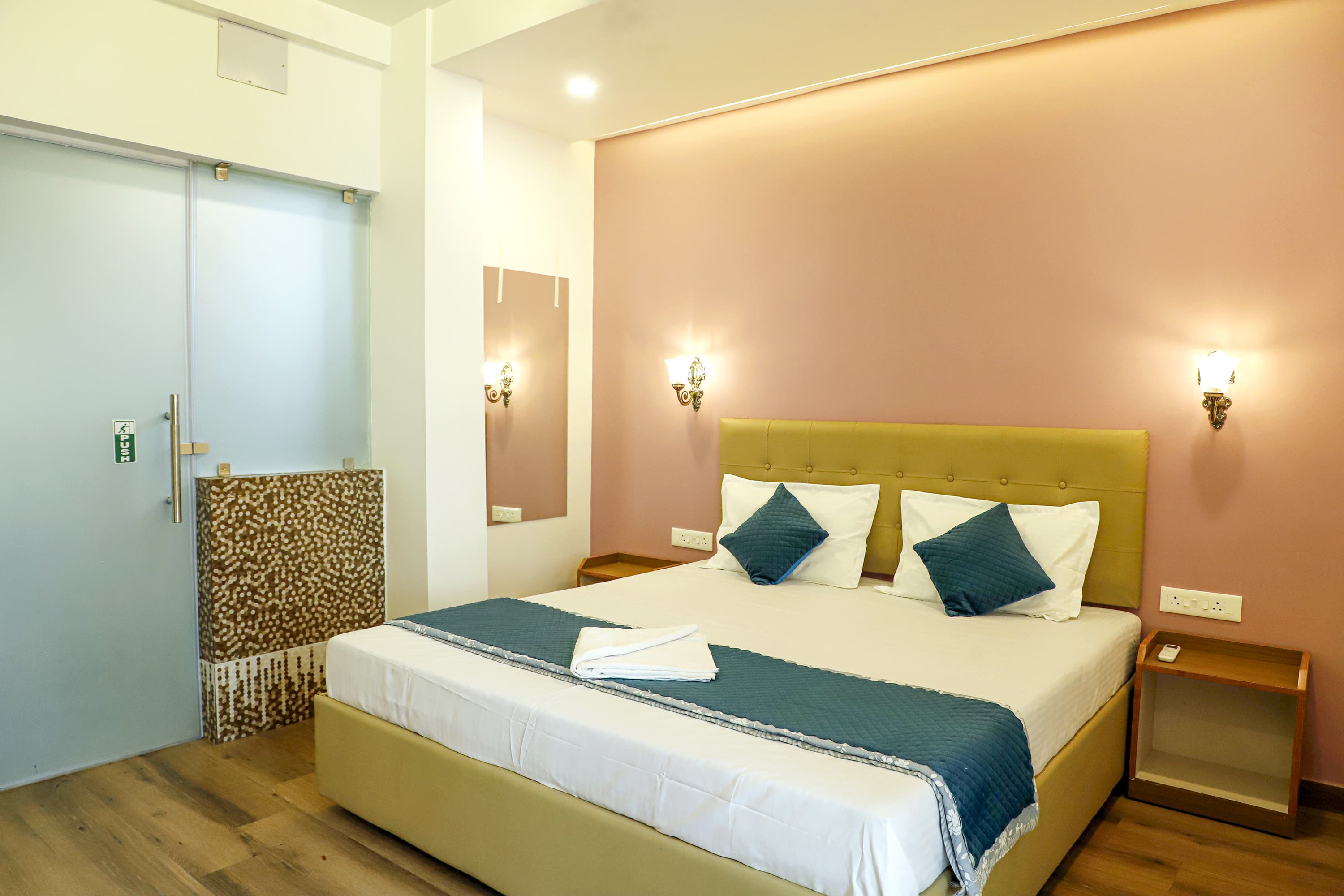 Deluxe Room 1