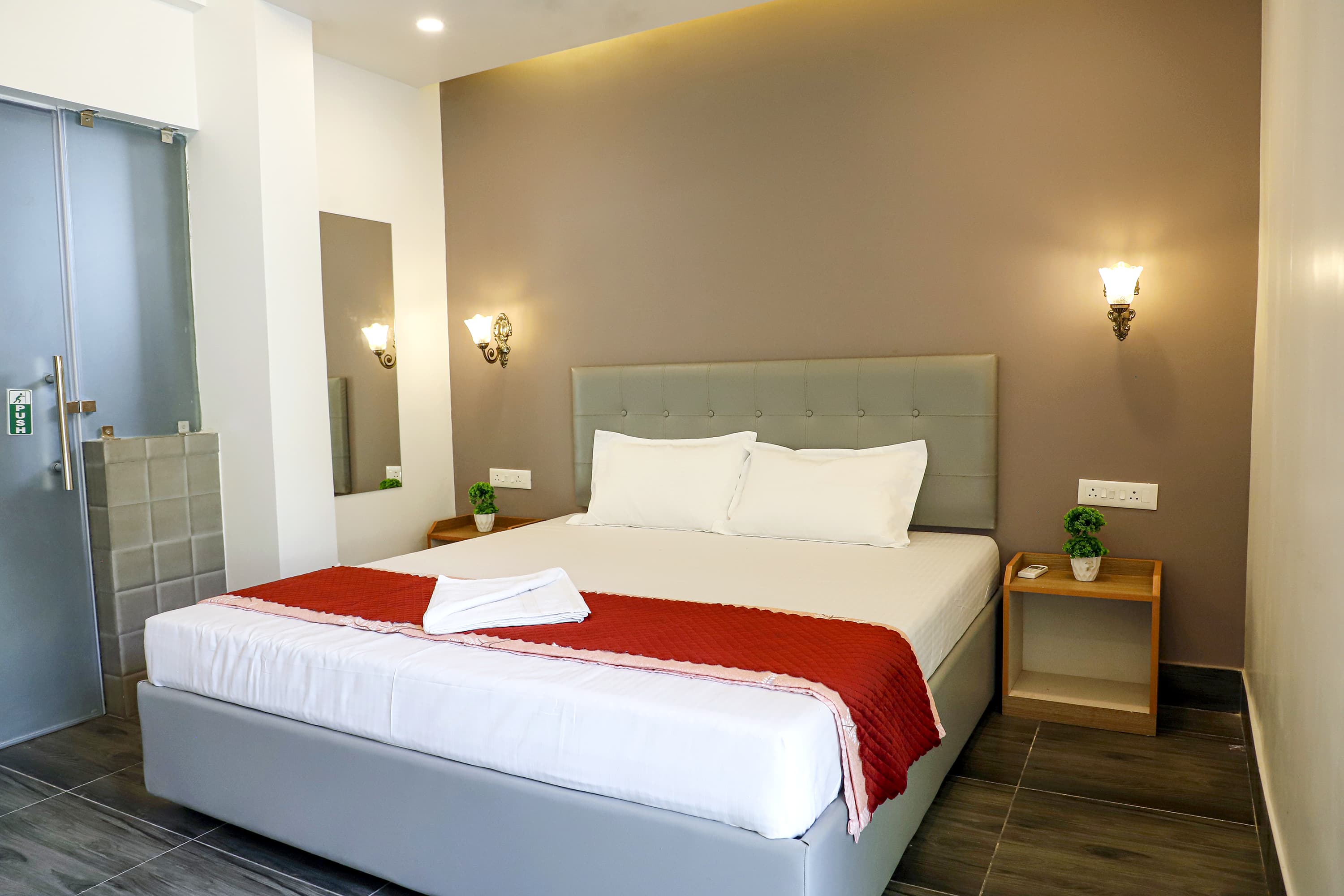 Deluxe Room 3
